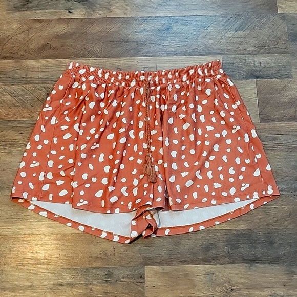 Spotted flowy shorts - Picture 1 of 2
